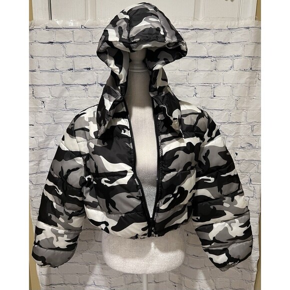 Almost Famous black and white camouflage cropped puffer jacket Size 1X - Picture 2 of 8